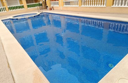 Resale - Apartment / flat - Rafal