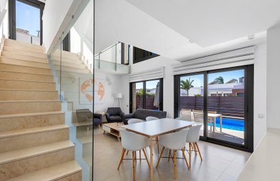 Resale - Villa - Vistabella