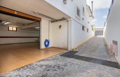 Resale - Villa - Los Montesinos - La Herrada