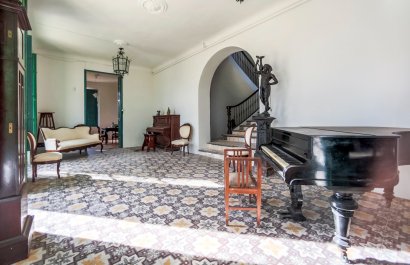 Resale - Villa - Alicante - Center