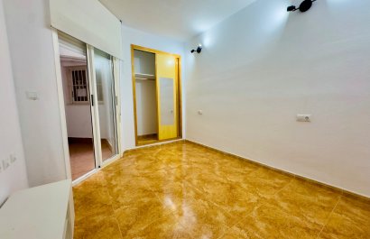 Resale - Apartment / flat - Torrevieia - Center