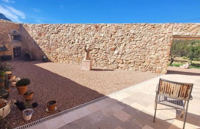 Resale - Villa - La Romana