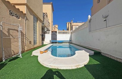 Resale - Townhouse / Duplex / Corner - Orihuela Costa - Villamartín