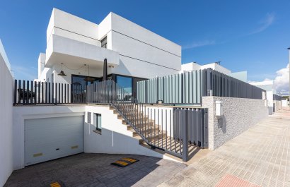 Resale - Townhouse / Duplex / Corner - Dolores