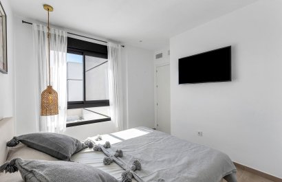 Resale - Townhouse / Duplex / Corner - Dolores