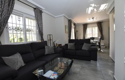 Resale - Villa - Orihuela Costa - Los Dolses