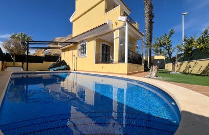Resale - Villa - Orihuela Costa - Los Dolses