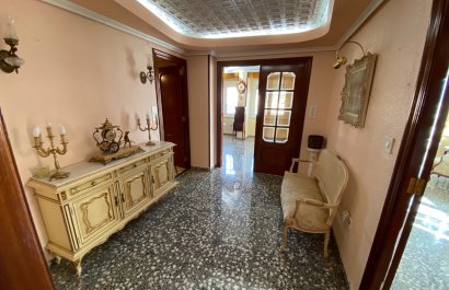 Resale - Apartment / flat - Sax