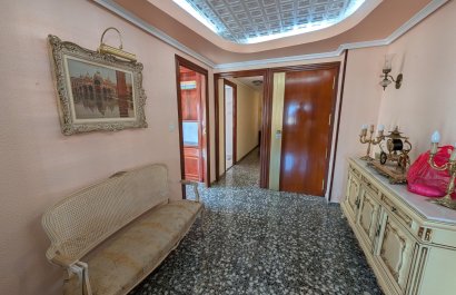 Resale - Apartment / flat - Sax