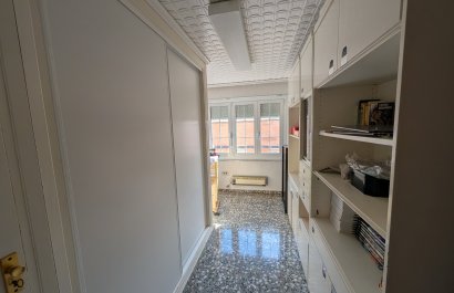 Resale - Apartment / flat - Sax