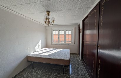 Resale - Apartment / flat - Sax