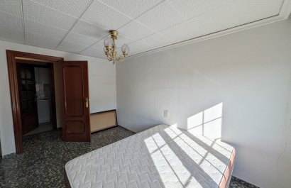 Resale - Apartment / flat - Sax