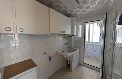 Resale - Apartment / flat - Sax