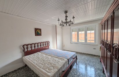 Resale - Apartment / flat - Sax