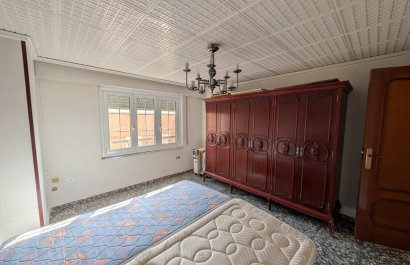 Resale - Apartment / flat - Sax