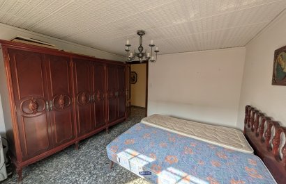 Resale - Apartment / flat - Sax
