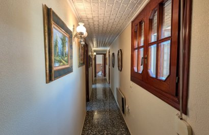 Resale - Apartment / flat - Sax