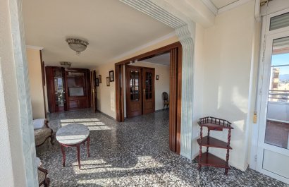Resale - Apartment / flat - Sax
