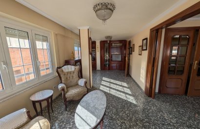 Resale - Apartment / flat - Sax