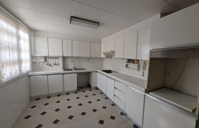 Resale - Apartment / flat - Sax