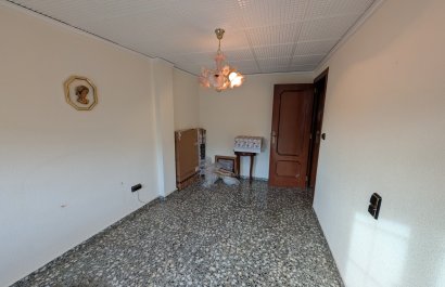 Resale - Apartment / flat - Sax