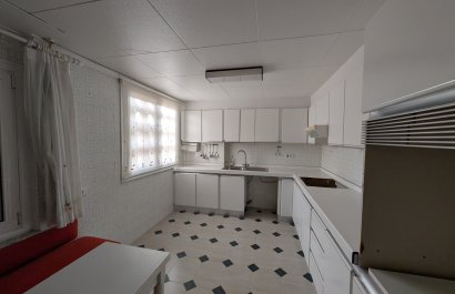 Resale - Apartment / flat - Sax
