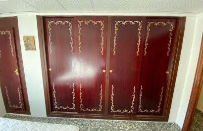 Resale - Apartment / flat - Sax