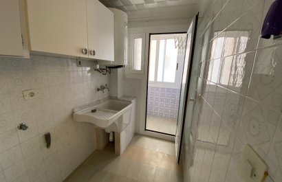 Resale - Apartment / flat - Sax