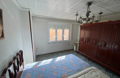 Resale - Apartment / flat - Sax