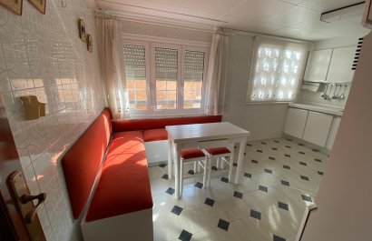 Resale - Apartment / flat - Sax