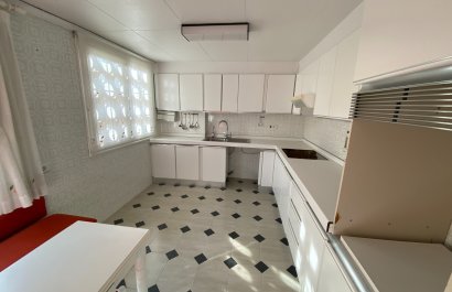 Resale - Apartment / flat - Sax