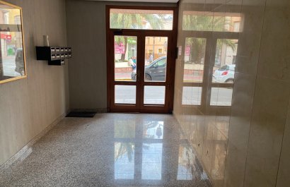 Resale - Apartment / flat - Sax