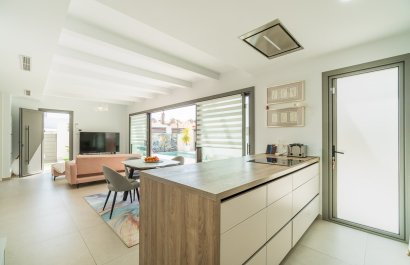 Resale - Villa - Orihuela Costa - Villamartin Golf
