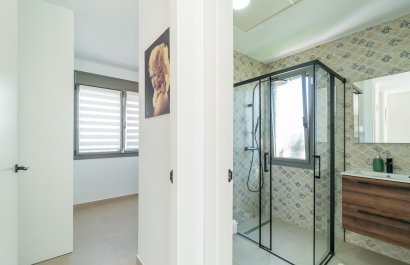 Resale - Villa - Orihuela Costa - Villamartin Golf