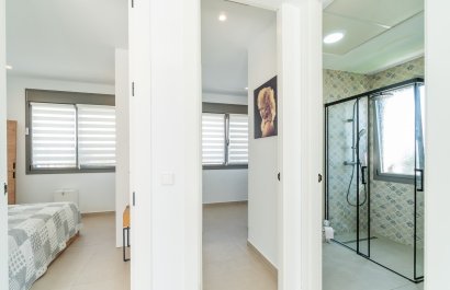 Resale - Villa - Orihuela Costa - Villamartin Golf