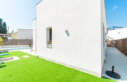 Resale - Villa - Orihuela Costa - Villamartin Golf