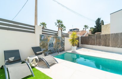 Resale - Villa - Orihuela Costa - Villamartin Golf