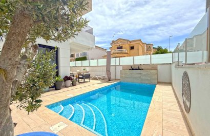 Resale - Villa - Orihuela Costa - Villamartín