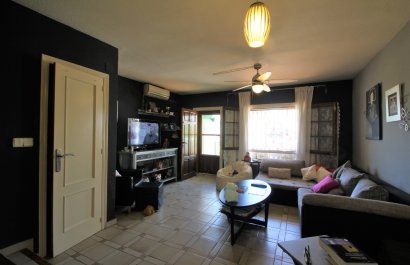 Resale - Townhouse / Duplex / Corner - Villamartín