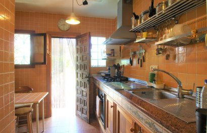 Resale - Townhouse / Duplex / Corner - Villamartín