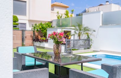 Resale - Villa - Torrevieia - Torrevieja