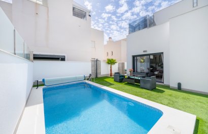 Resale - Villa - Torrevieia - Torrevieja