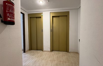 Resale - Apartment / flat - Torrevieia - Center