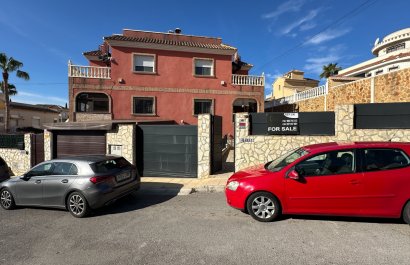 Resale - Townhouse / Duplex / Corner - San Miguel de Salinas