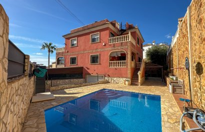 Resale - Townhouse / Duplex / Corner - San Miguel de Salinas