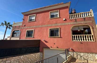 Resale - Townhouse / Duplex / Corner - San Miguel de Salinas
