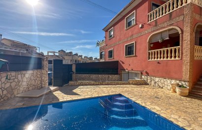 Resale - Townhouse / Duplex / Corner - San Miguel de Salinas