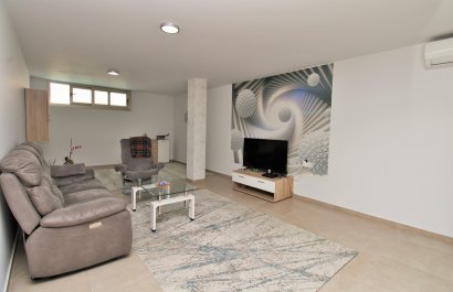 Resale - Villa - Villamartín