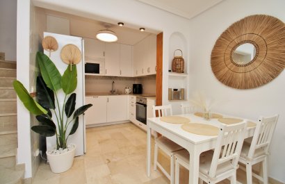 Resale - Townhouse / Duplex / Corner - Villamartín - PAU 8