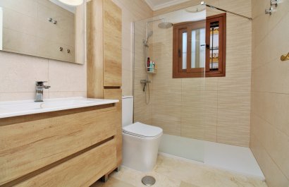 Resale - Townhouse / Duplex / Corner - Villamartín - PAU 8